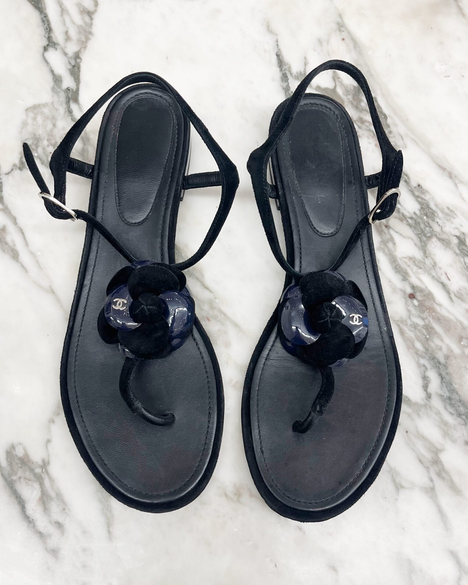 Chanel 2016 black suede/navy patent leather camellia thong sandals