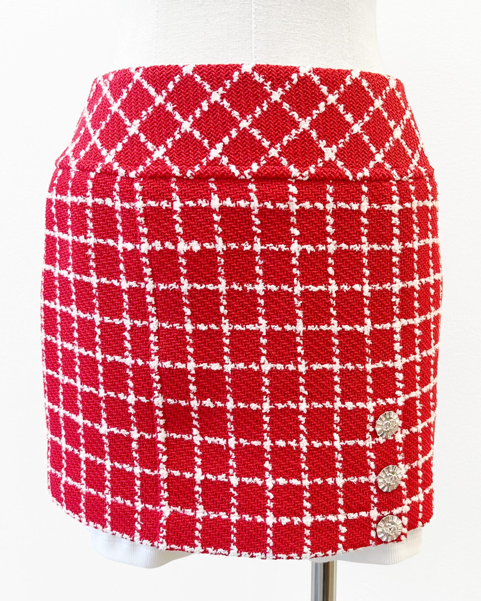 Chanel 2023C red & white tweed mini skirt with shorts