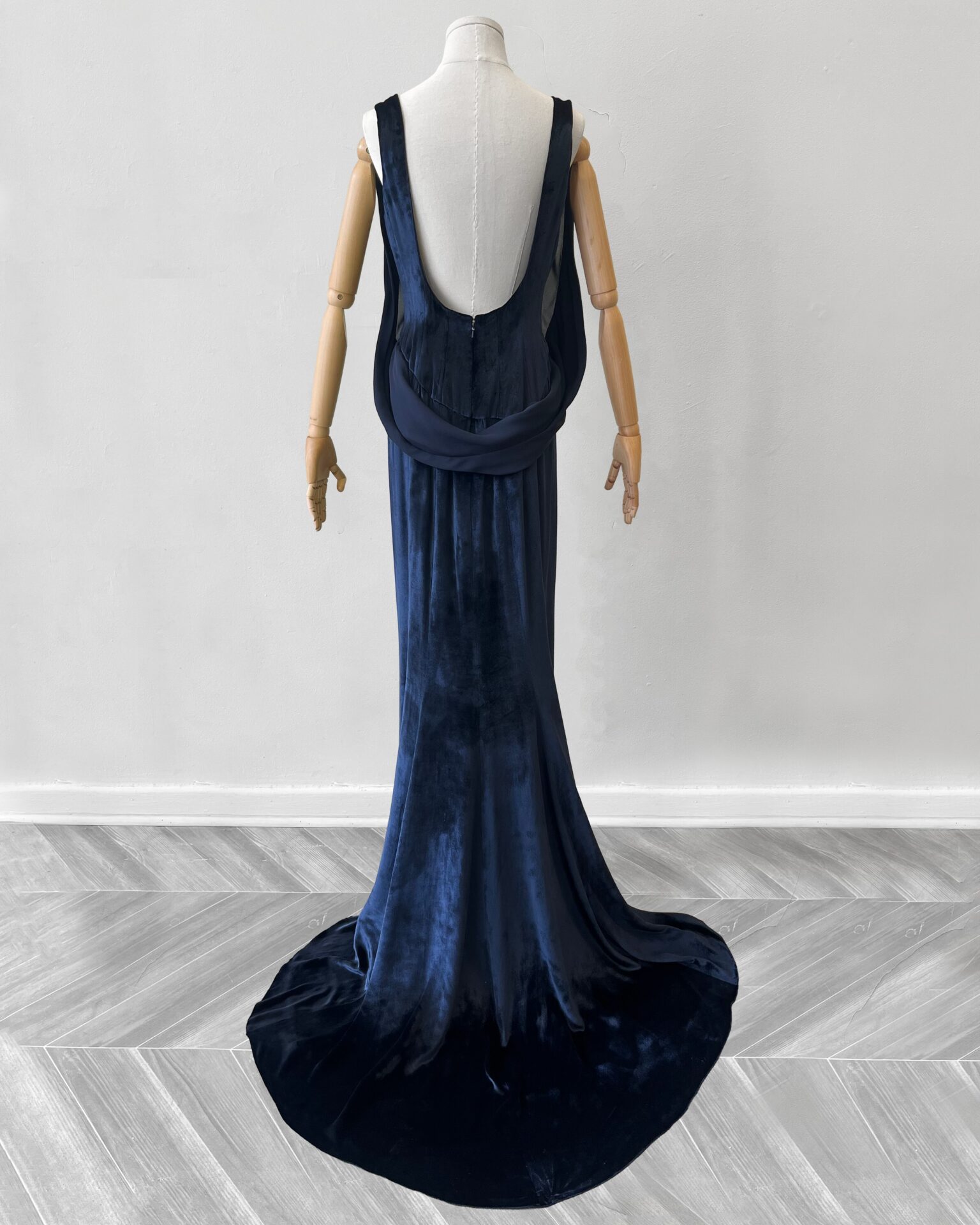 Oscar De La Renta navy panne velvet gown