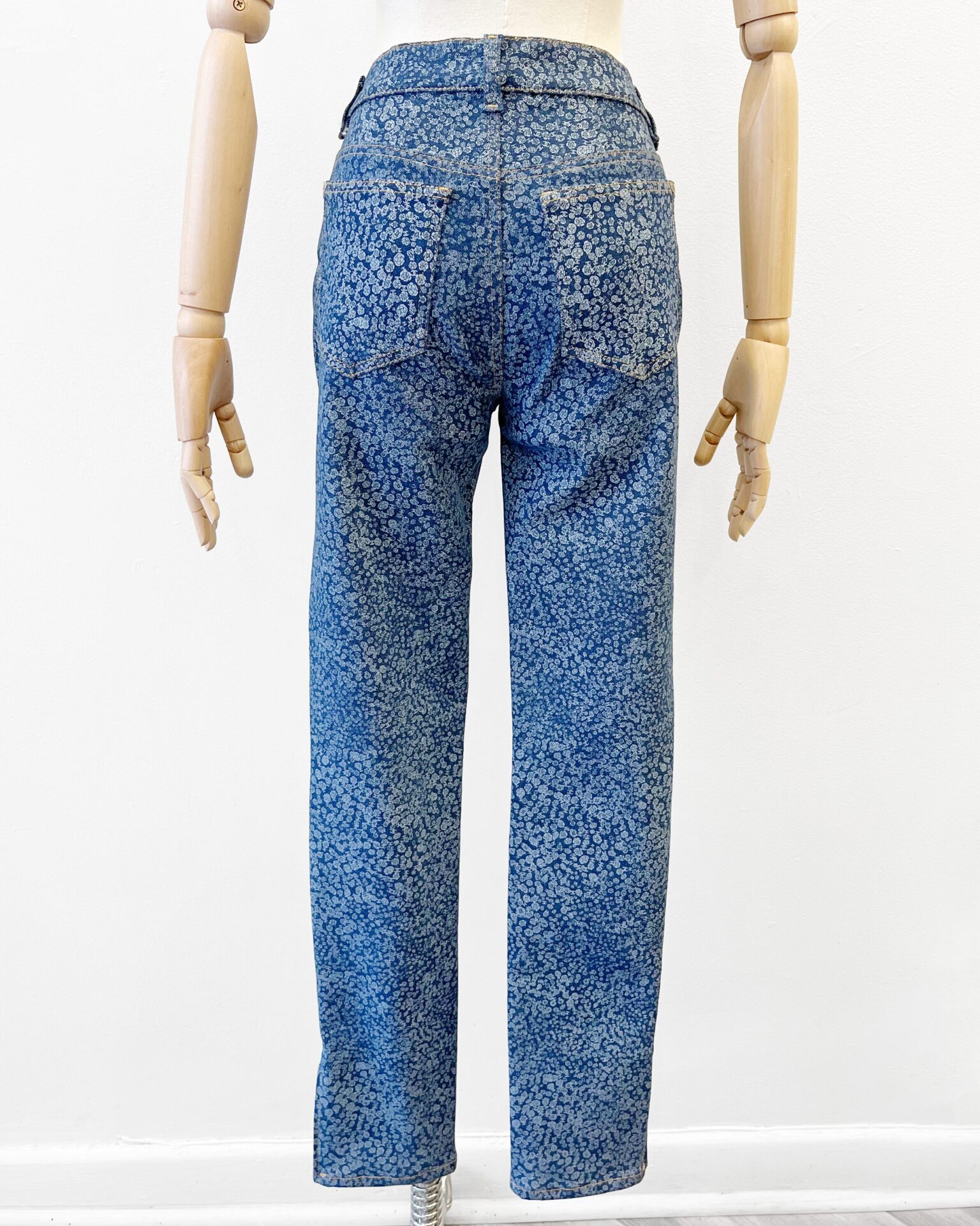 Chanel 2021 skinny jeans with logo & Camellia print