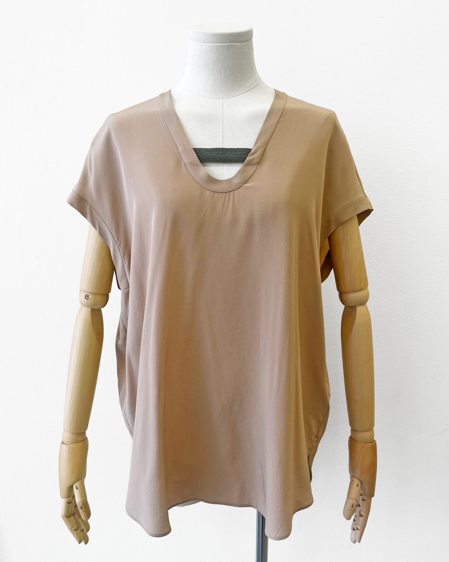 Brunello Cucinelli mocha silk blouse with Monili collar