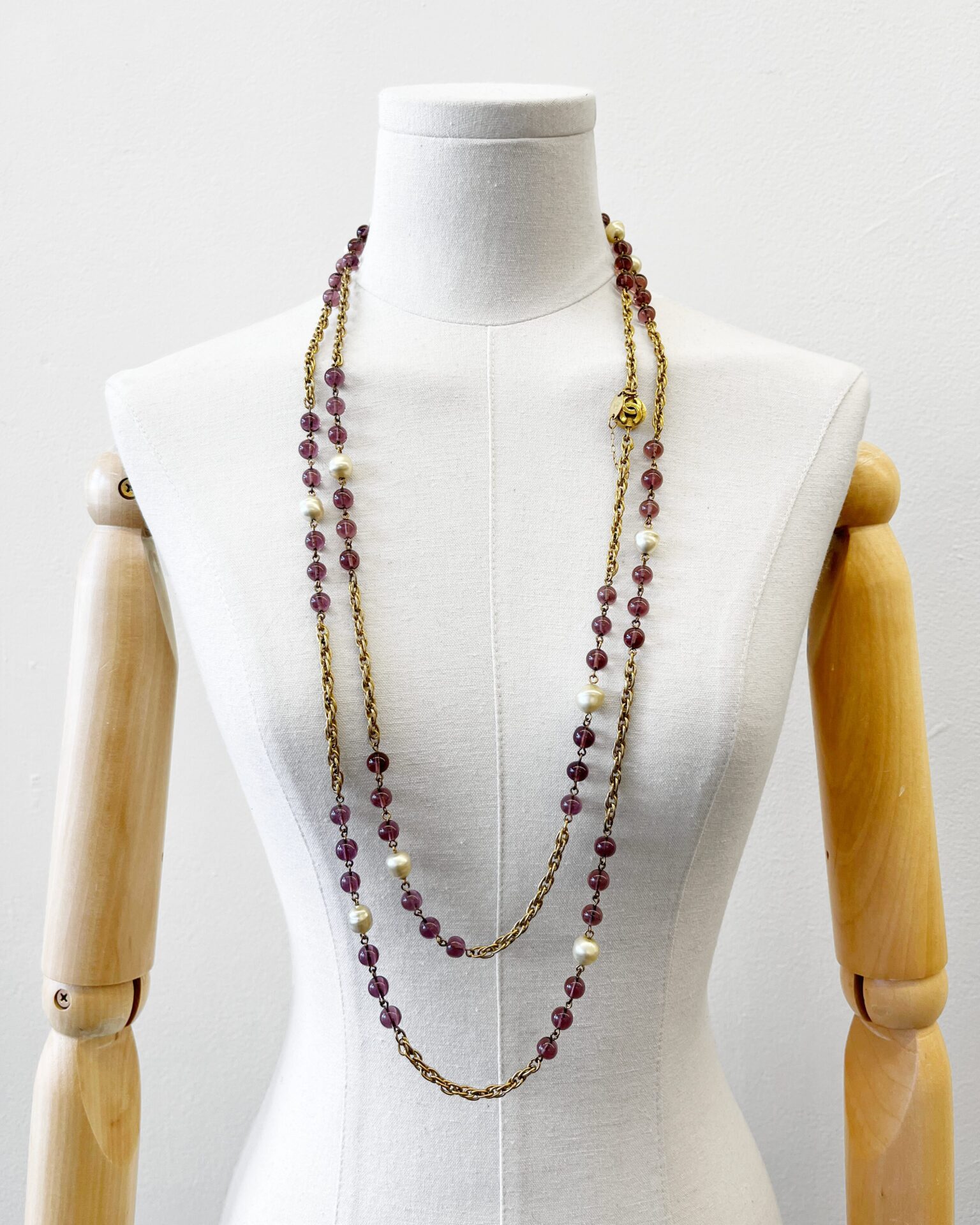 Chanel 1984 long pearl & Gripoix glass necklace