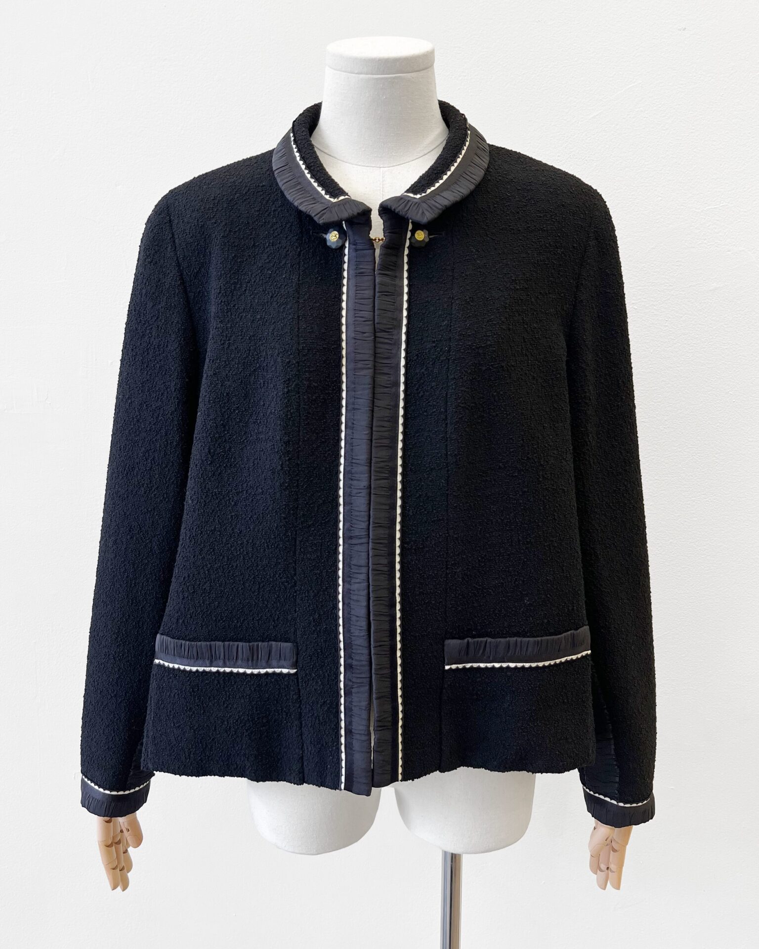 Chanel 1994 black tweed tweed jacket with ribbon trim