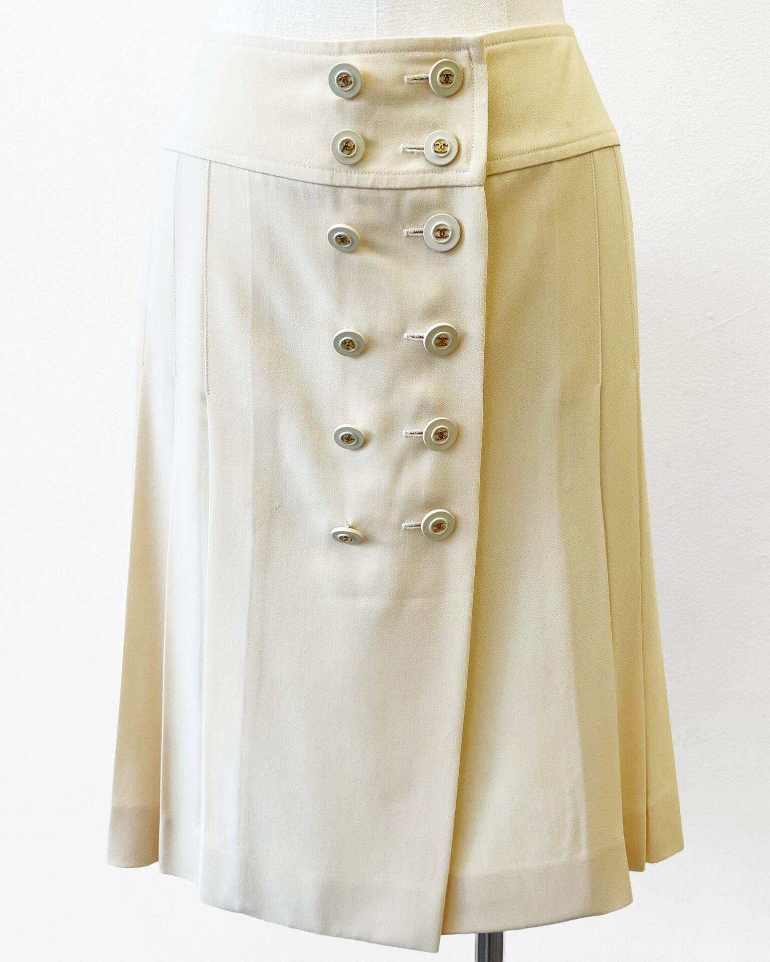 Chanel 1994 cream wool pleated logo button skirt