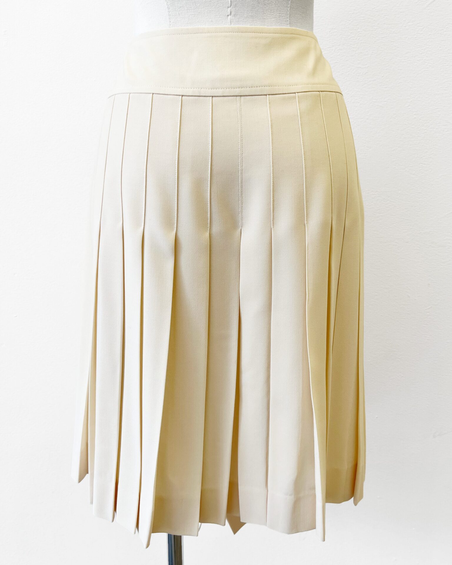 Chanel 1994 cream wool pleated logo button skirt