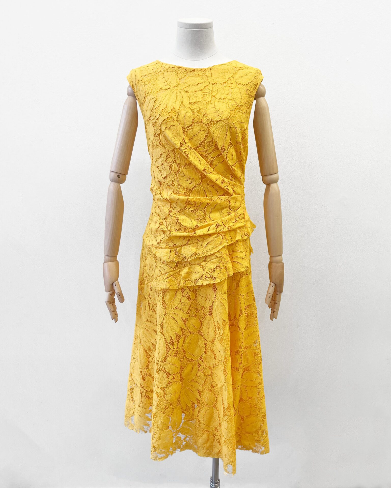 Oscar De La Renta yellow lace dress with slip