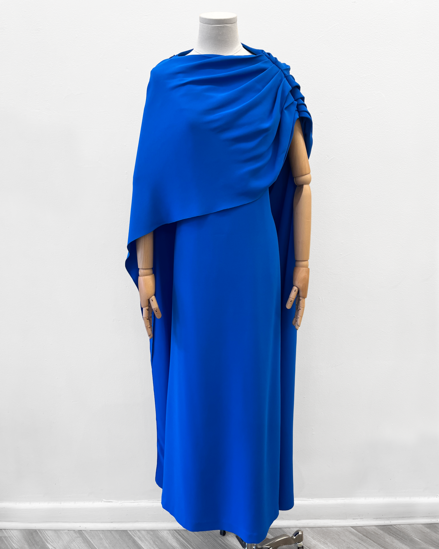 Oscar De La Renta 2 piece silk georgette gown & cape