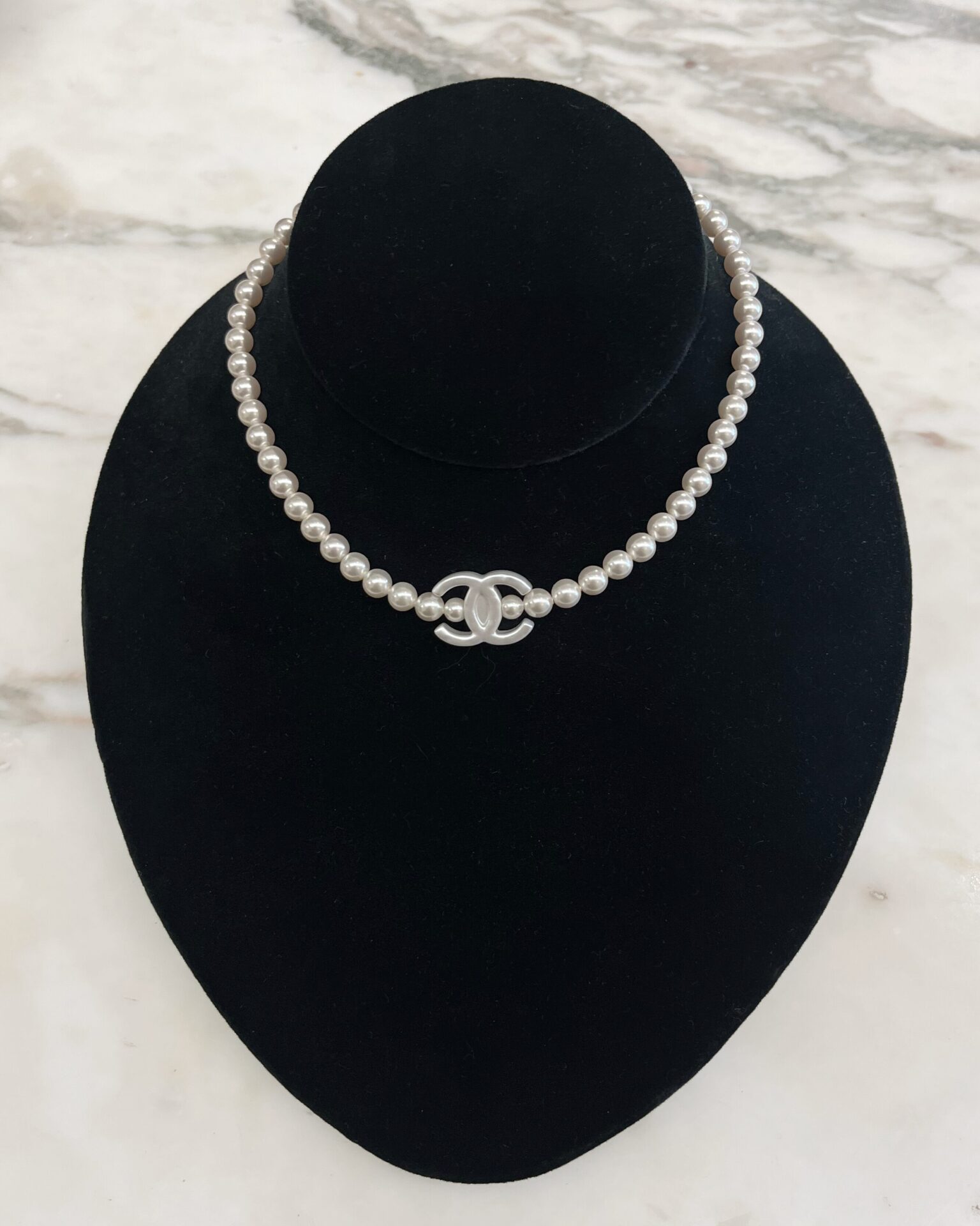 Chanel 2025C runway pearl logo choker