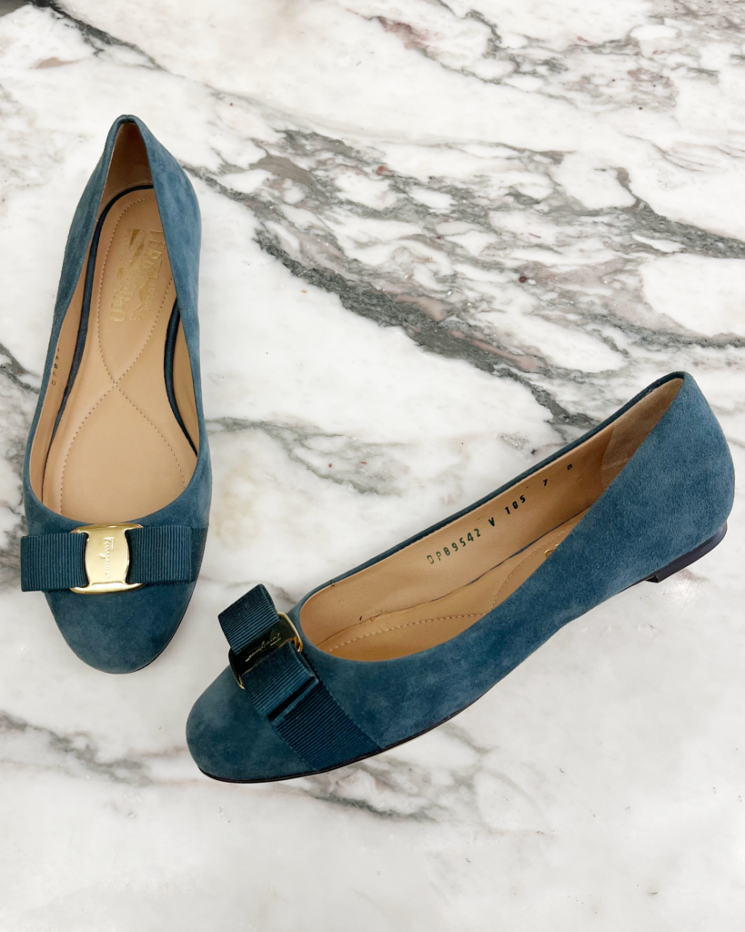 SalvatoreFerragamo VARINAヴァリナ バレリーナ ネイビー Ferragamo Varina flats in blue suede - The Cat's Meow