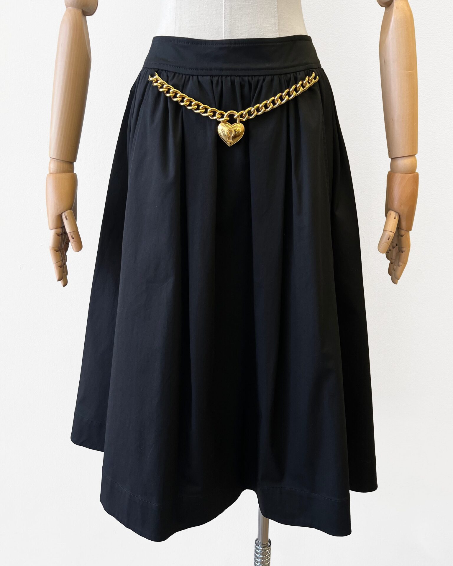 Moschino black cotton full skirt with heart chain belt