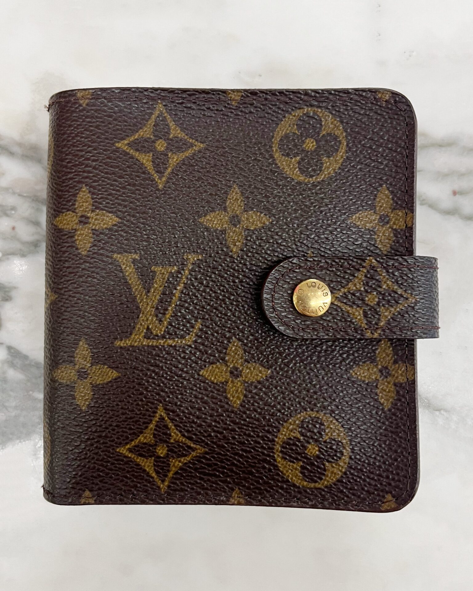 Louis Vuitton 1999 Monogram compact zip wallet