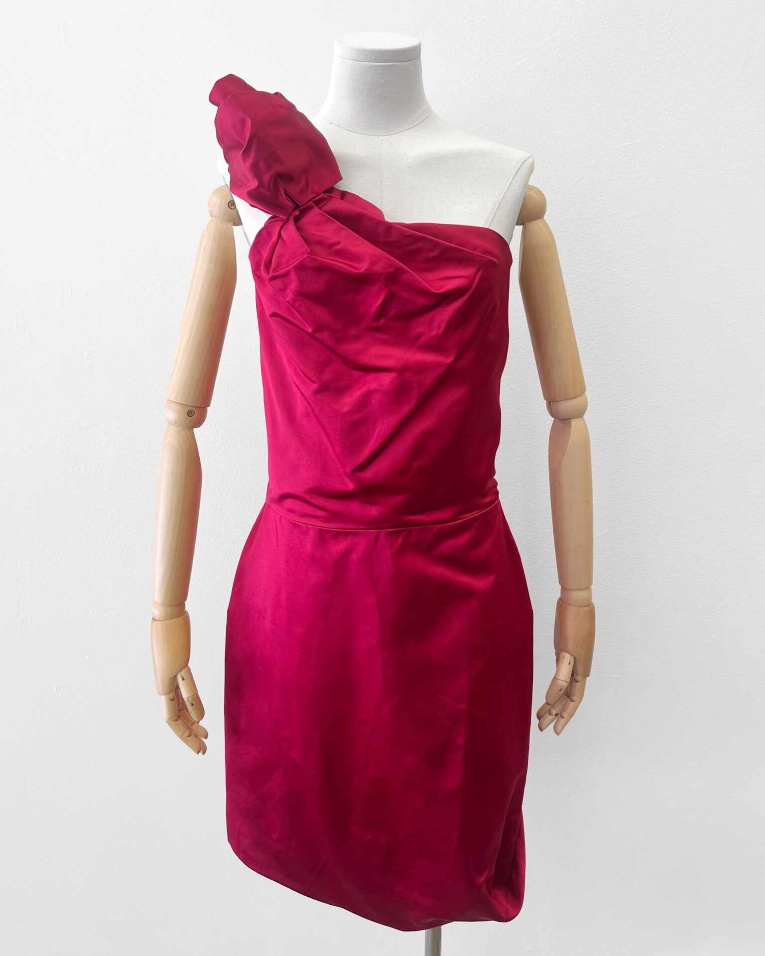 Alexander McQueen 2008 Cruise satin cocktail dress with side drape