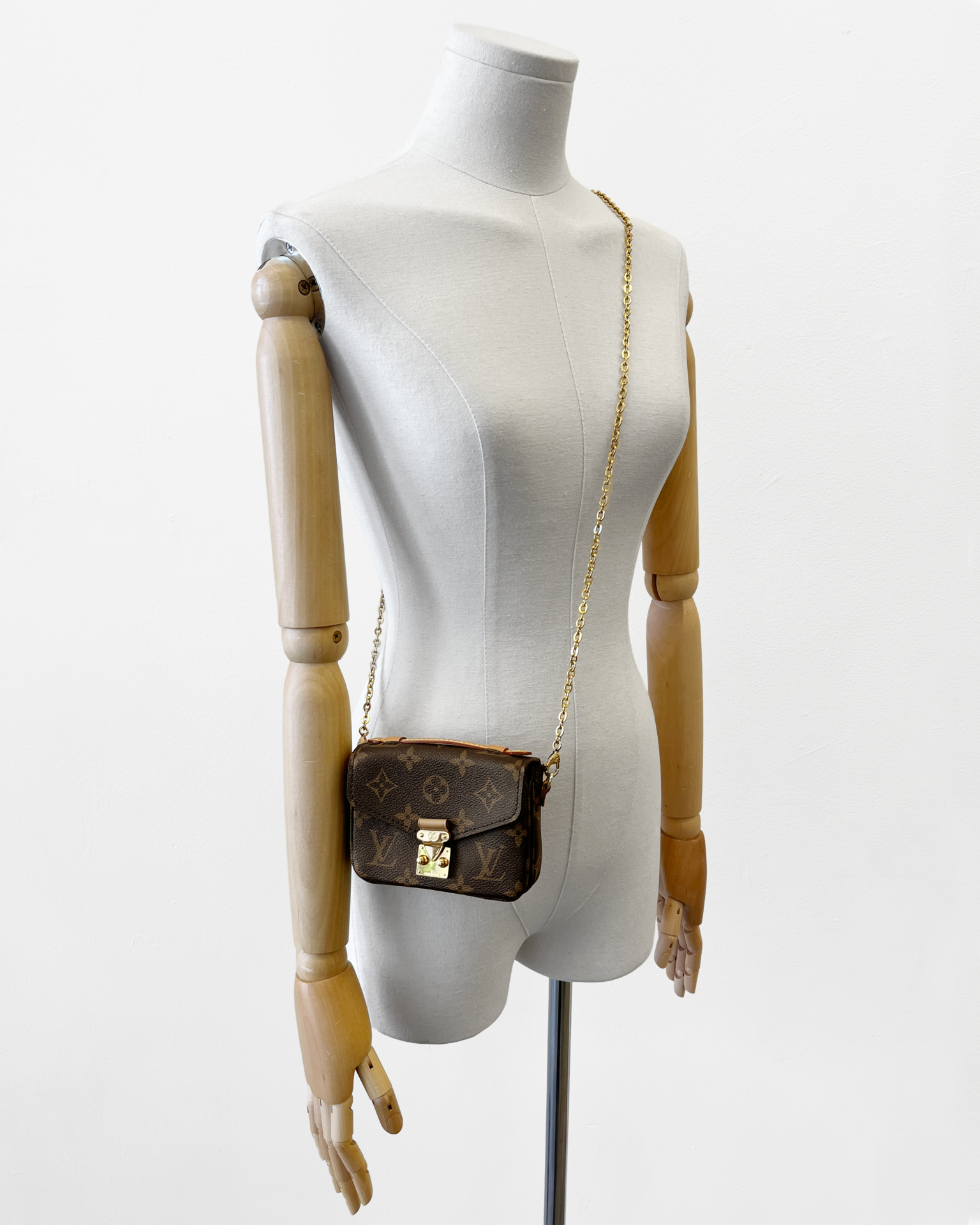 Louis Vuitton Monogram Micro Metis purse with chain crossbody