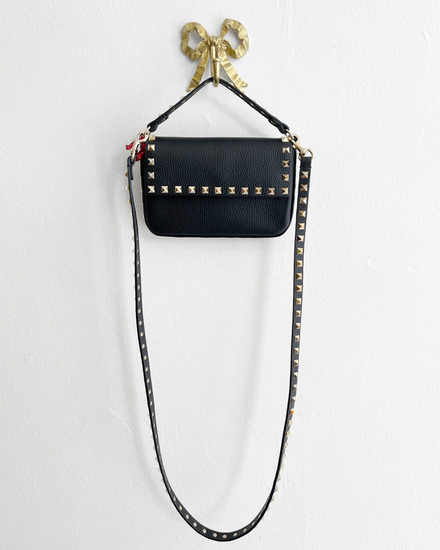 Valentino Rockstud grained calfskin crossbody pouch in black
