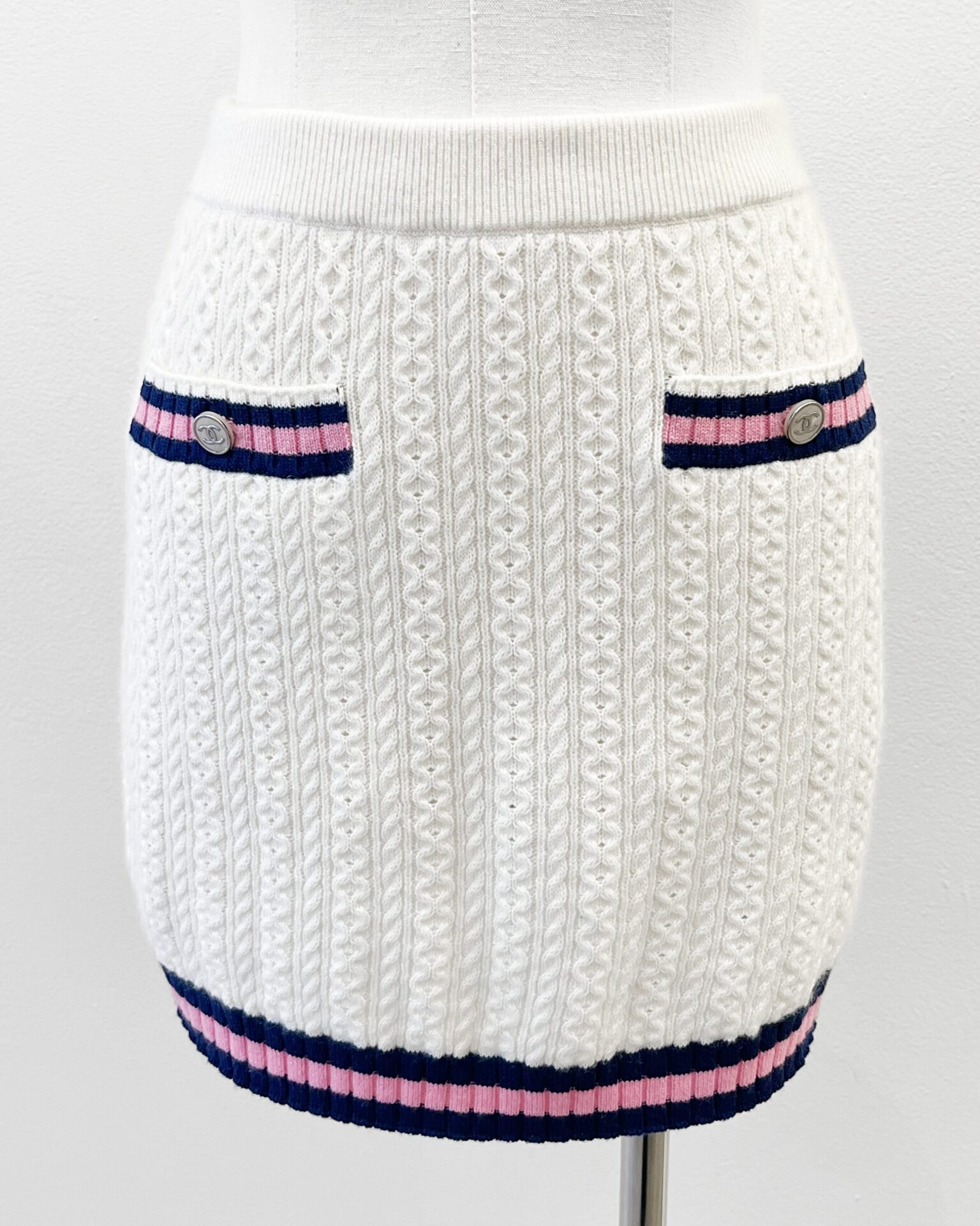 Chanel 2023 ivory cashmere cotton knit skirt with pink & navy trim