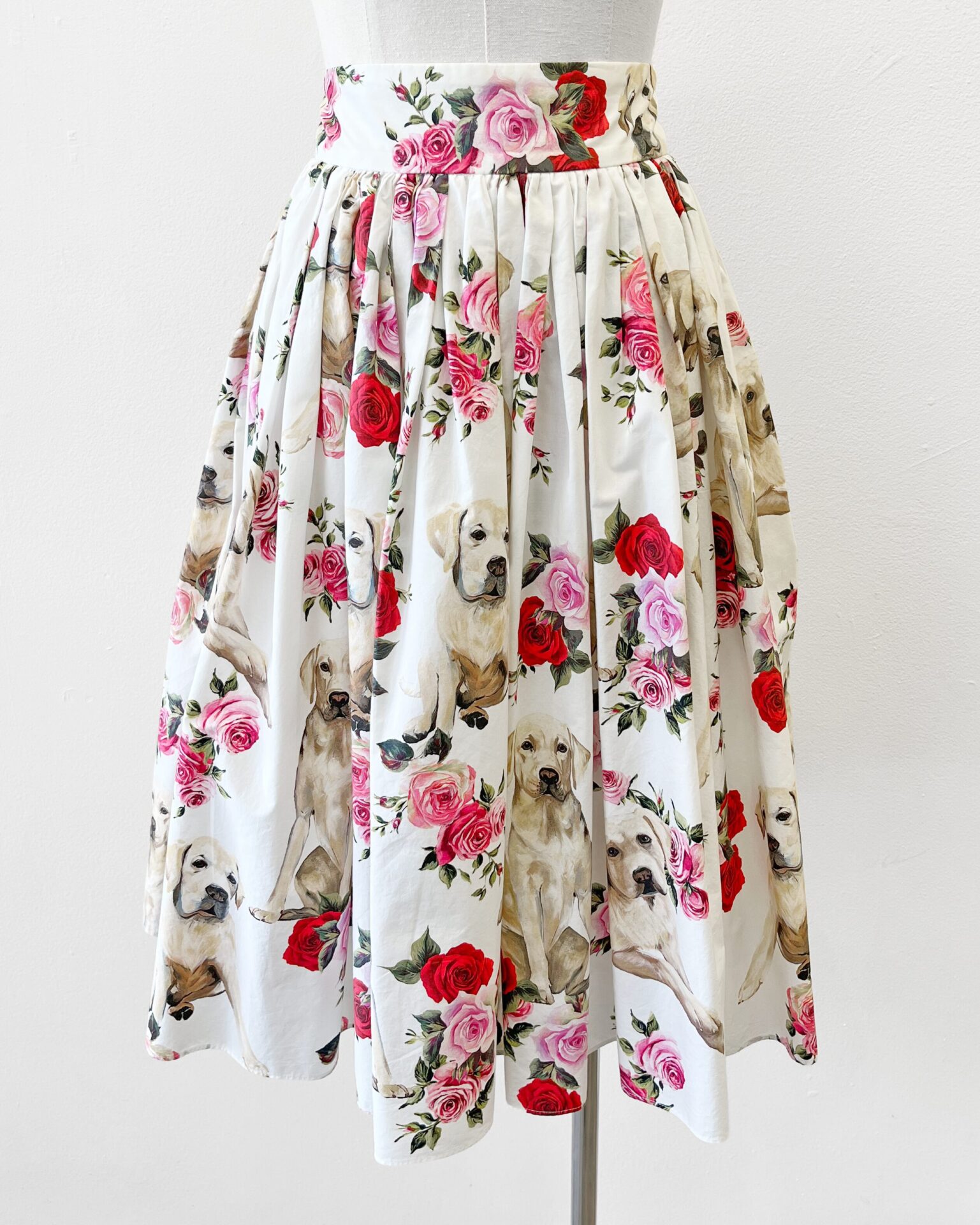 Dolce & Gabbana white cotton full skirt with labrador & rose print