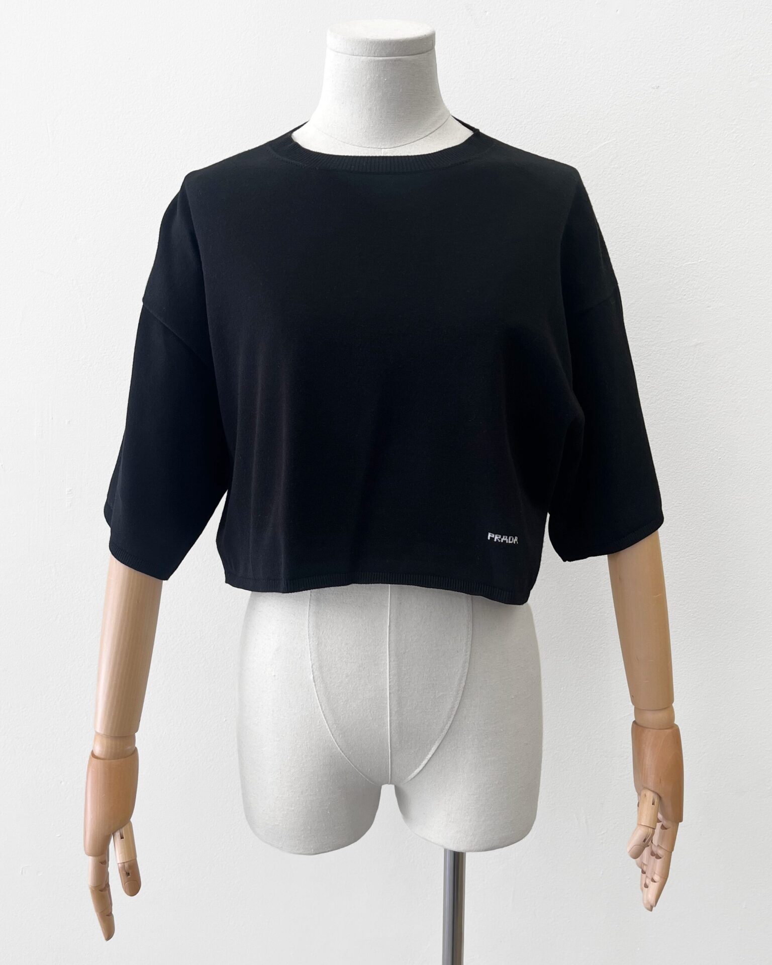 Prada 2021 black crewneck half sleeve logo crop-top