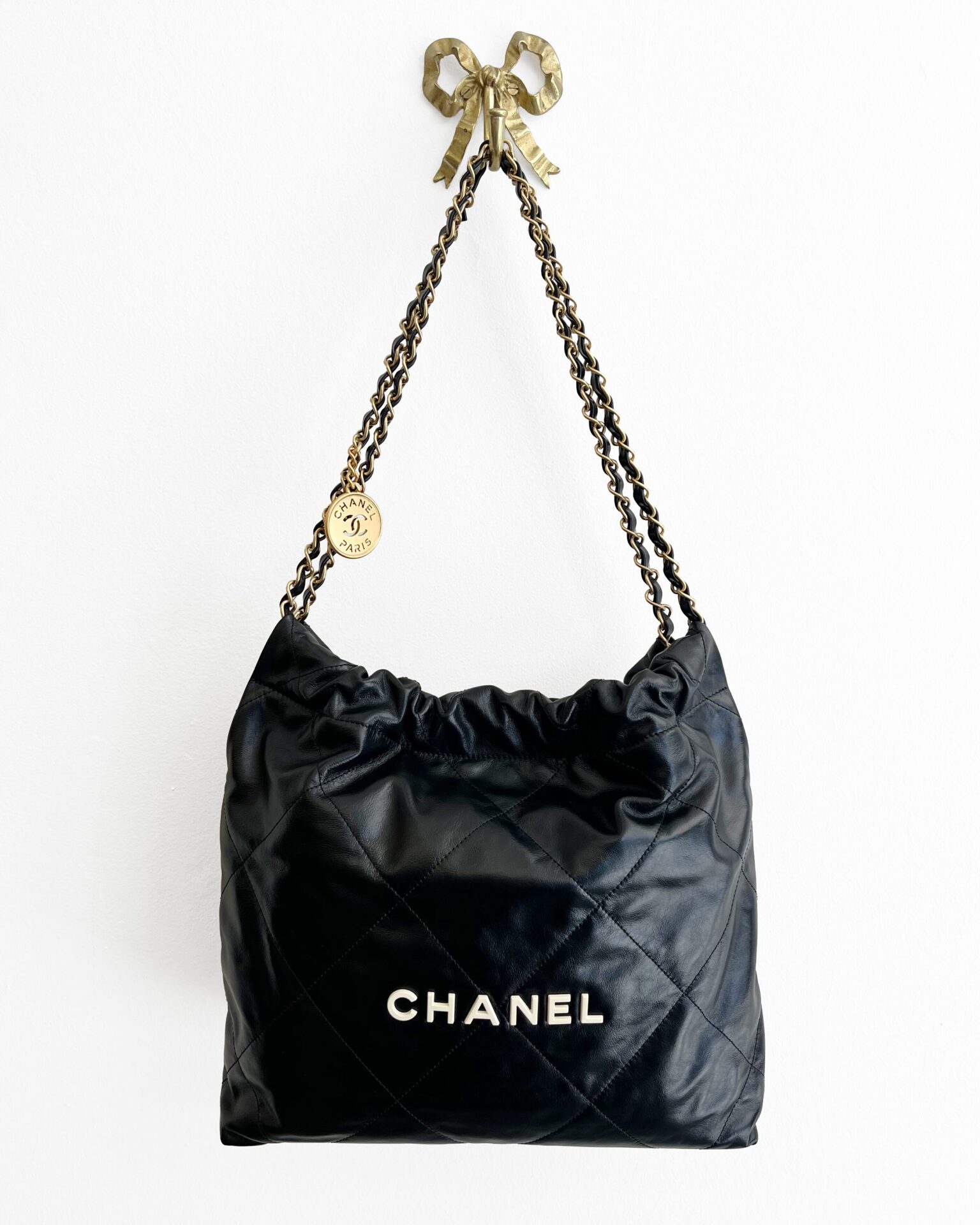 Chanel 22 Small bag in shiny black calfskin & gold hardware