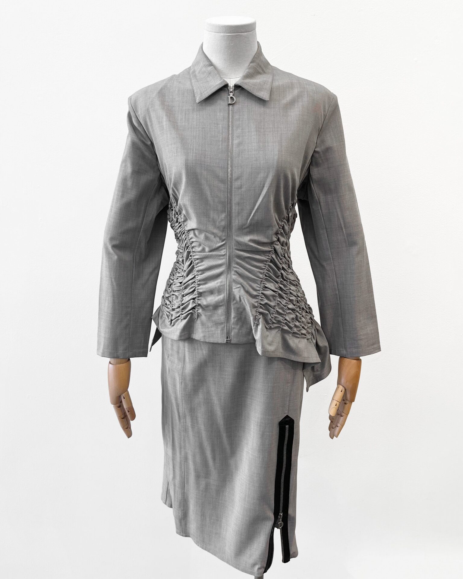 Dior 2000’s light grey 2 piece skirt suit with shirring