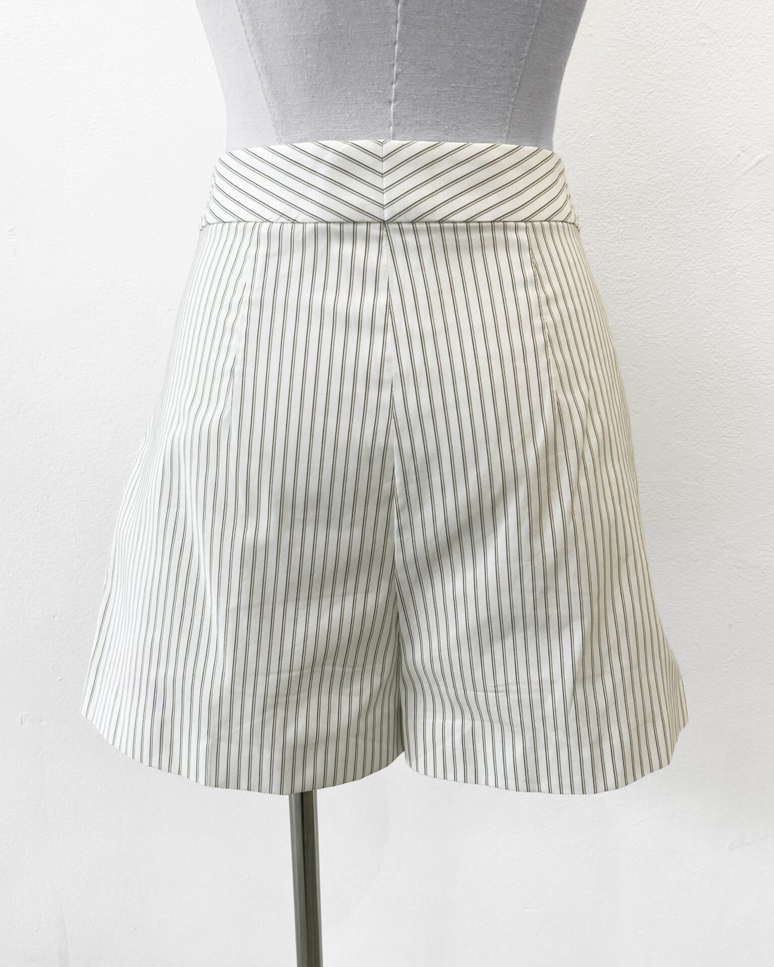 Fendi cotton & silk tailored white/taupe striped shorts