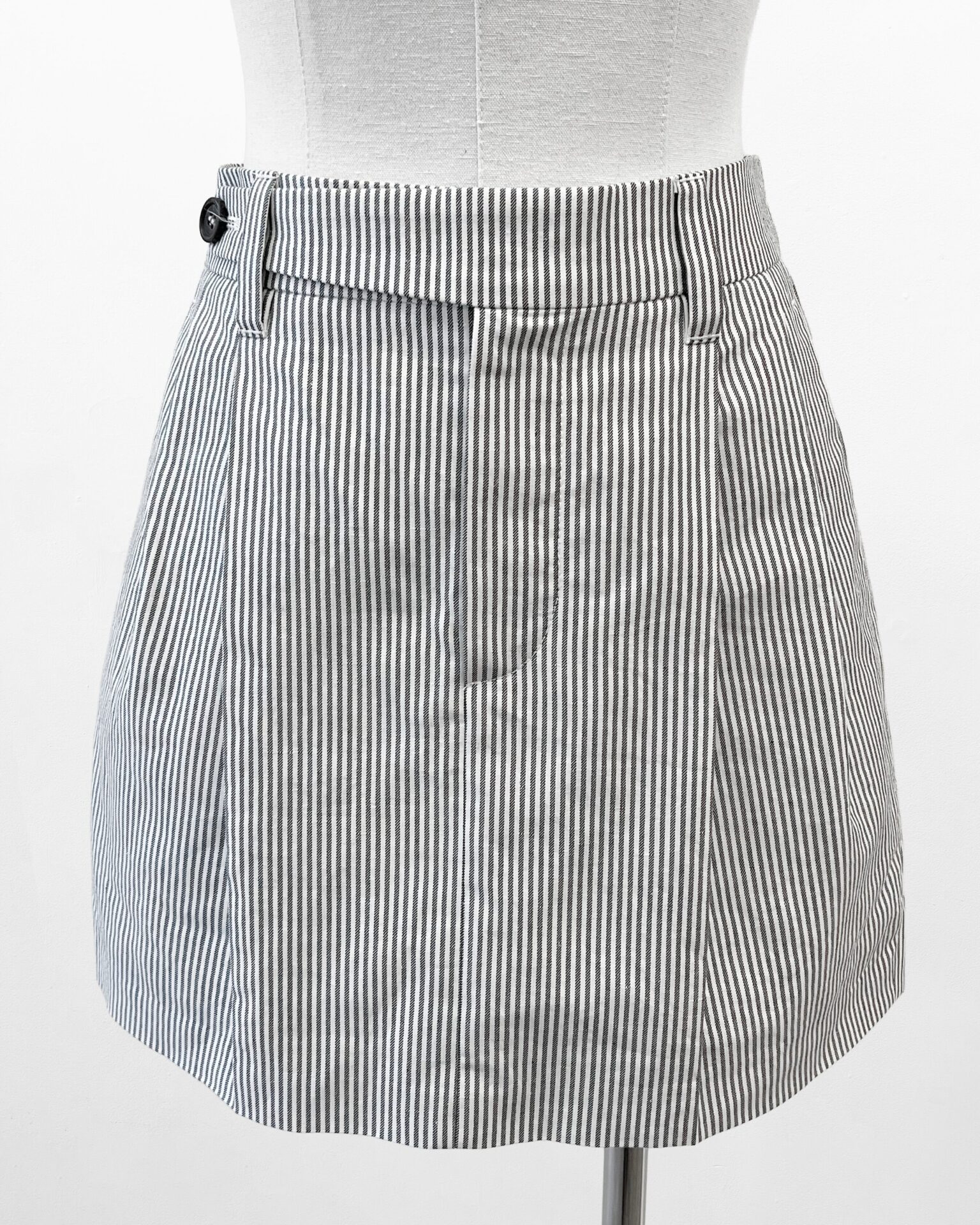 Brunello Cucinelli grey & white pinstripe cotton/linen skirt