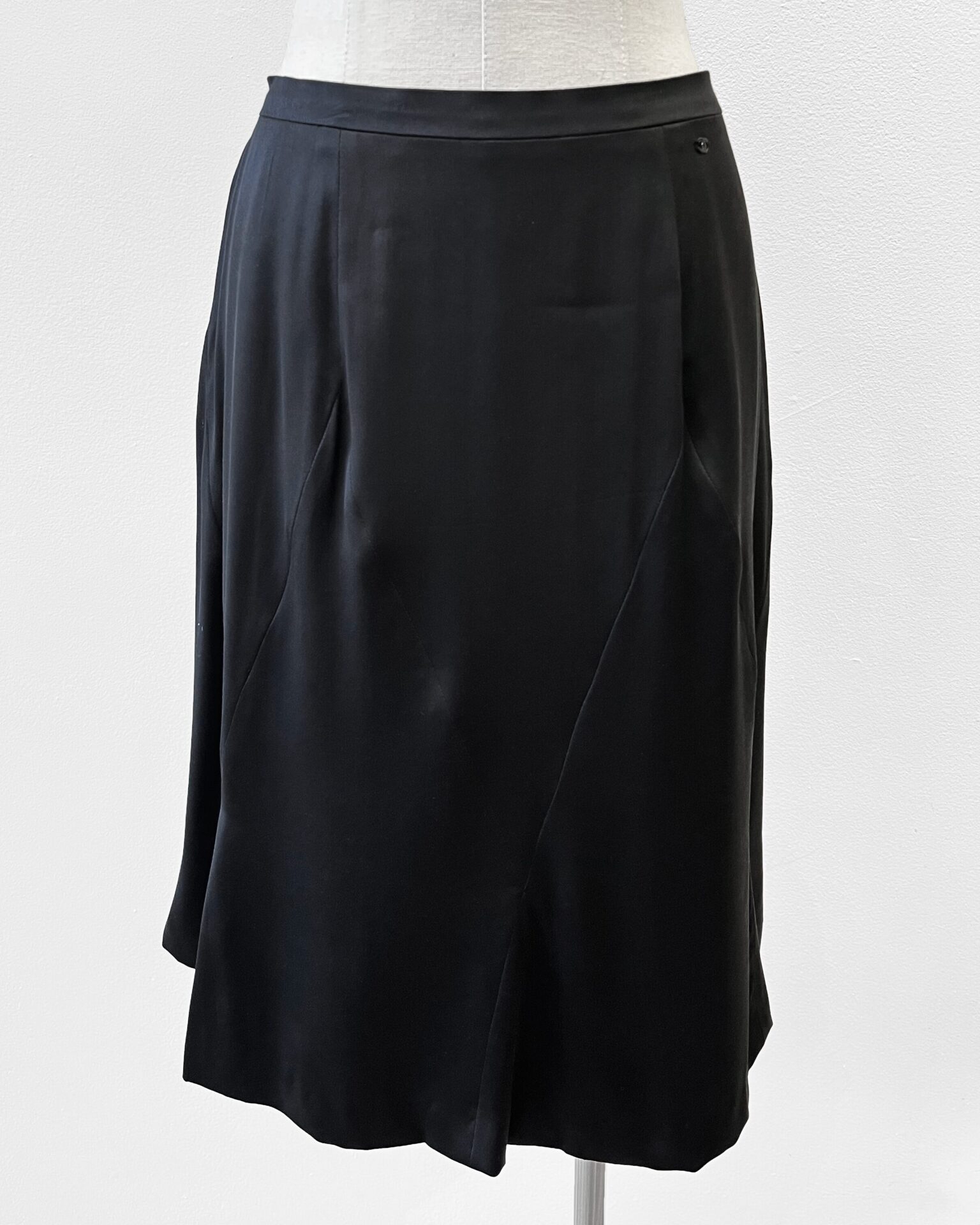 Chanel black silk skirt with diamond seams