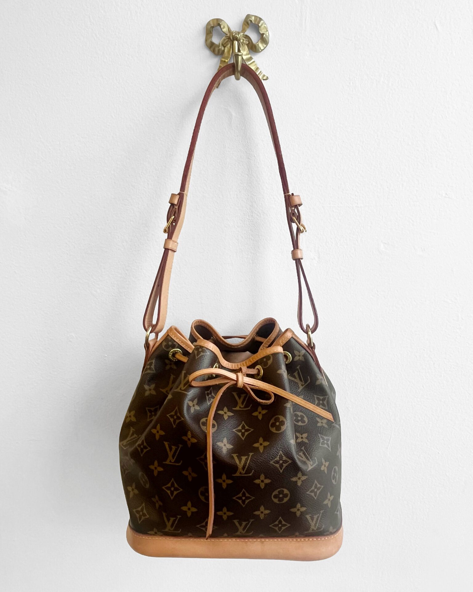 Louis Vuitton 2018 Petit Noe bucket bag in Monogram canvas