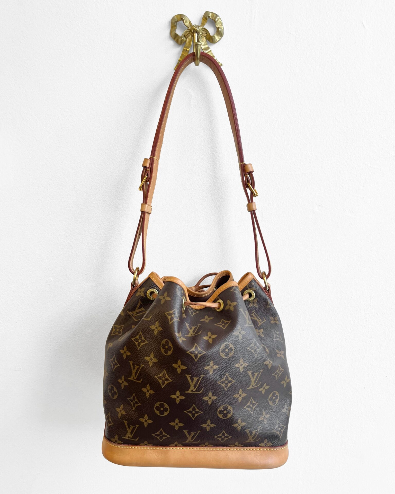 Louis Vuitton 2018 Petit Noe bucket bag in Monogram canvas