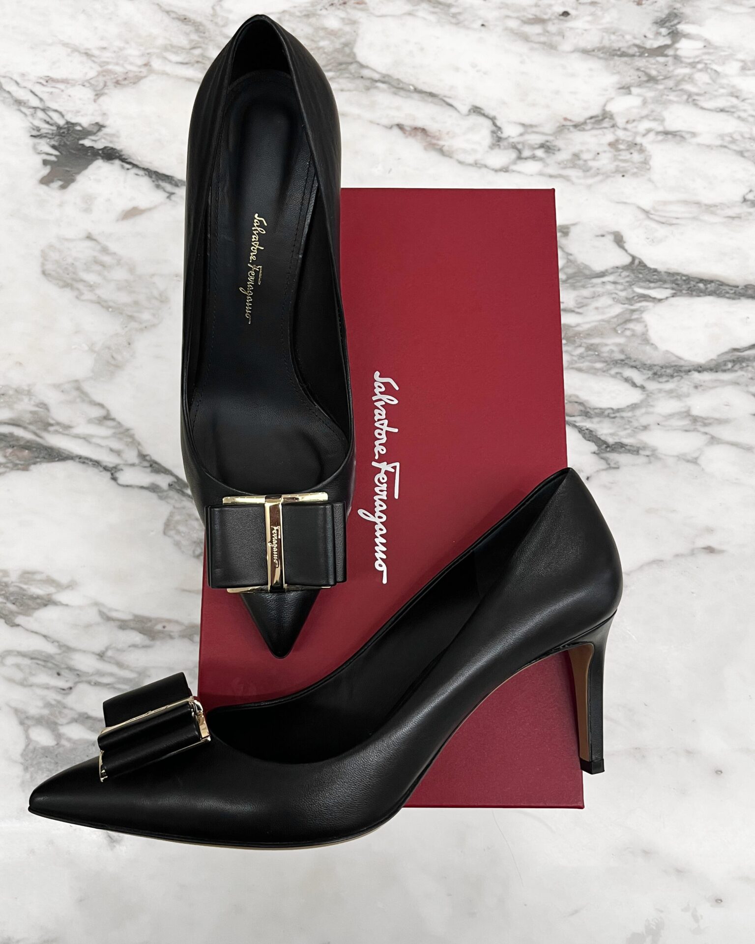 Ferragamo Zeri black leather pumps