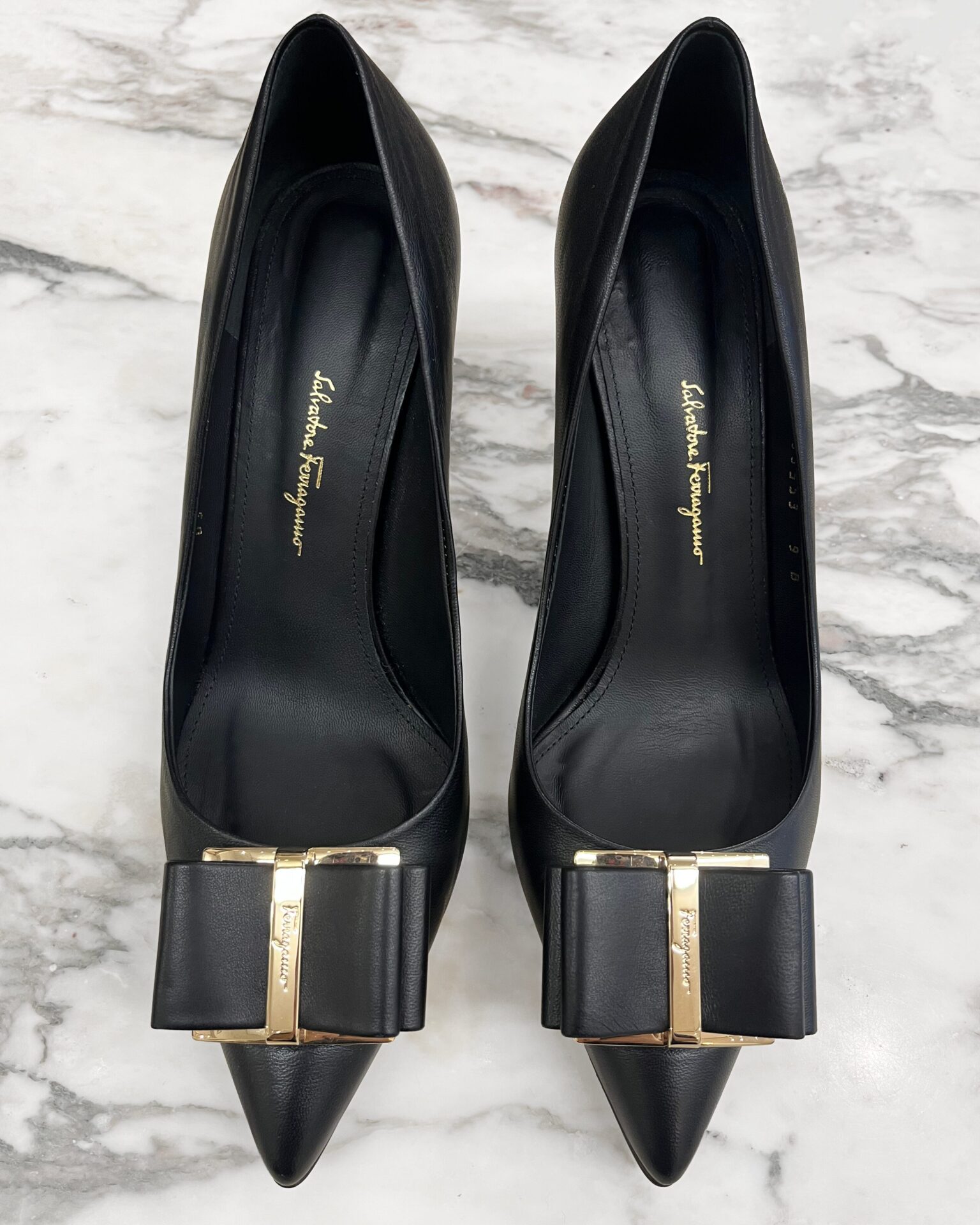 Ferragamo Zeri black leather pumps