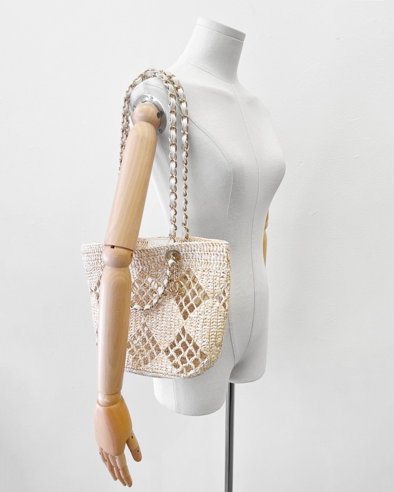 Chanel Coco beach 2024 raffia beige shopping tote