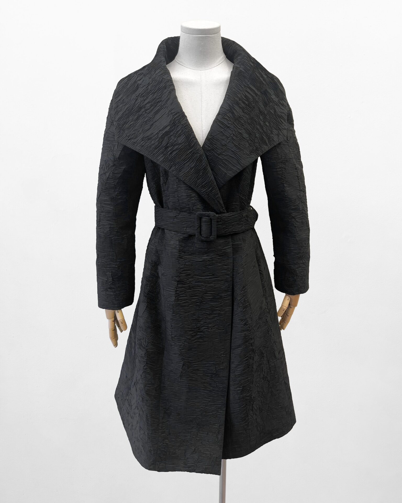 Oscar de la Renta black silk belted evening coat