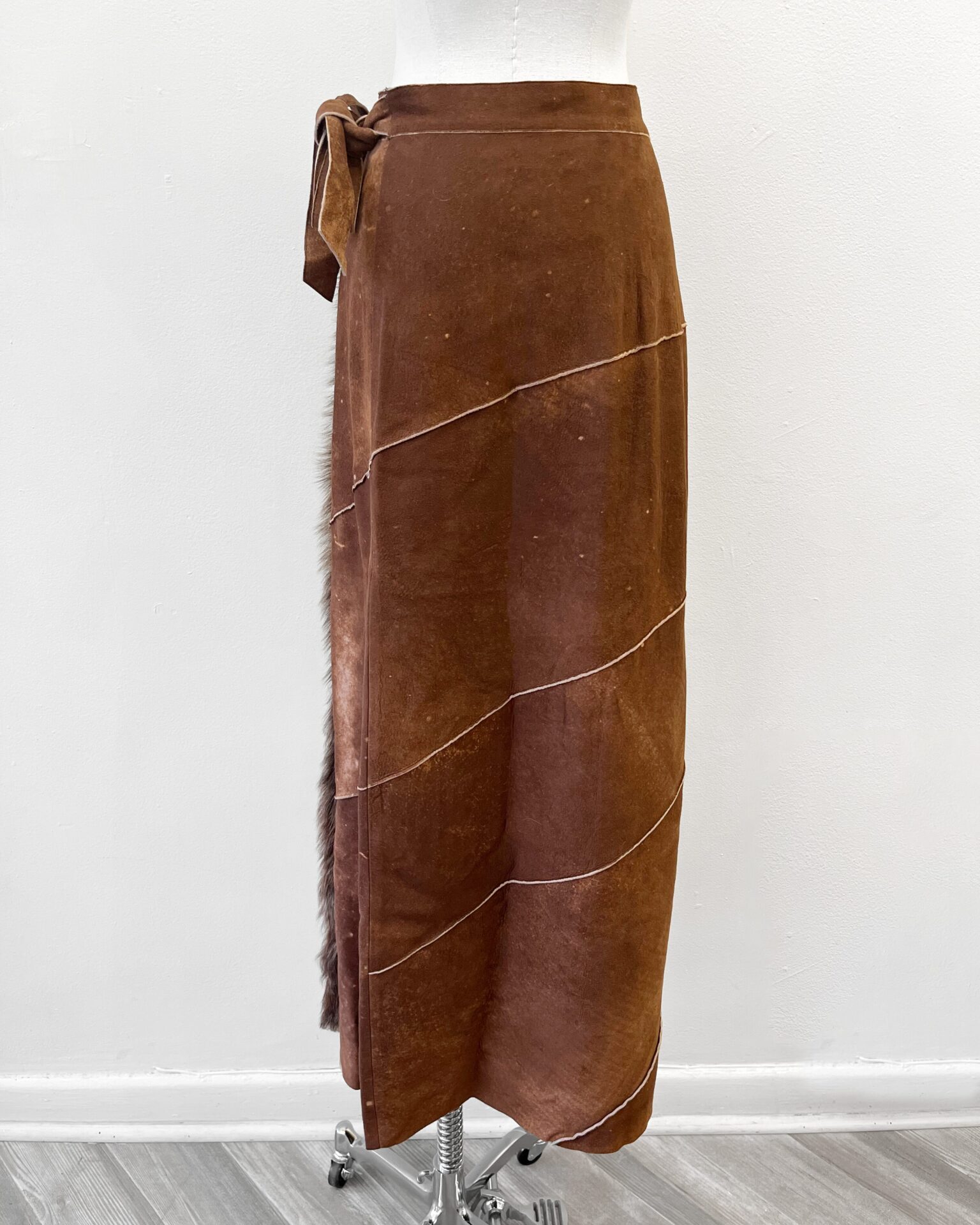Fendi 1999 runway cocoa suede wrap skirt with fur trim