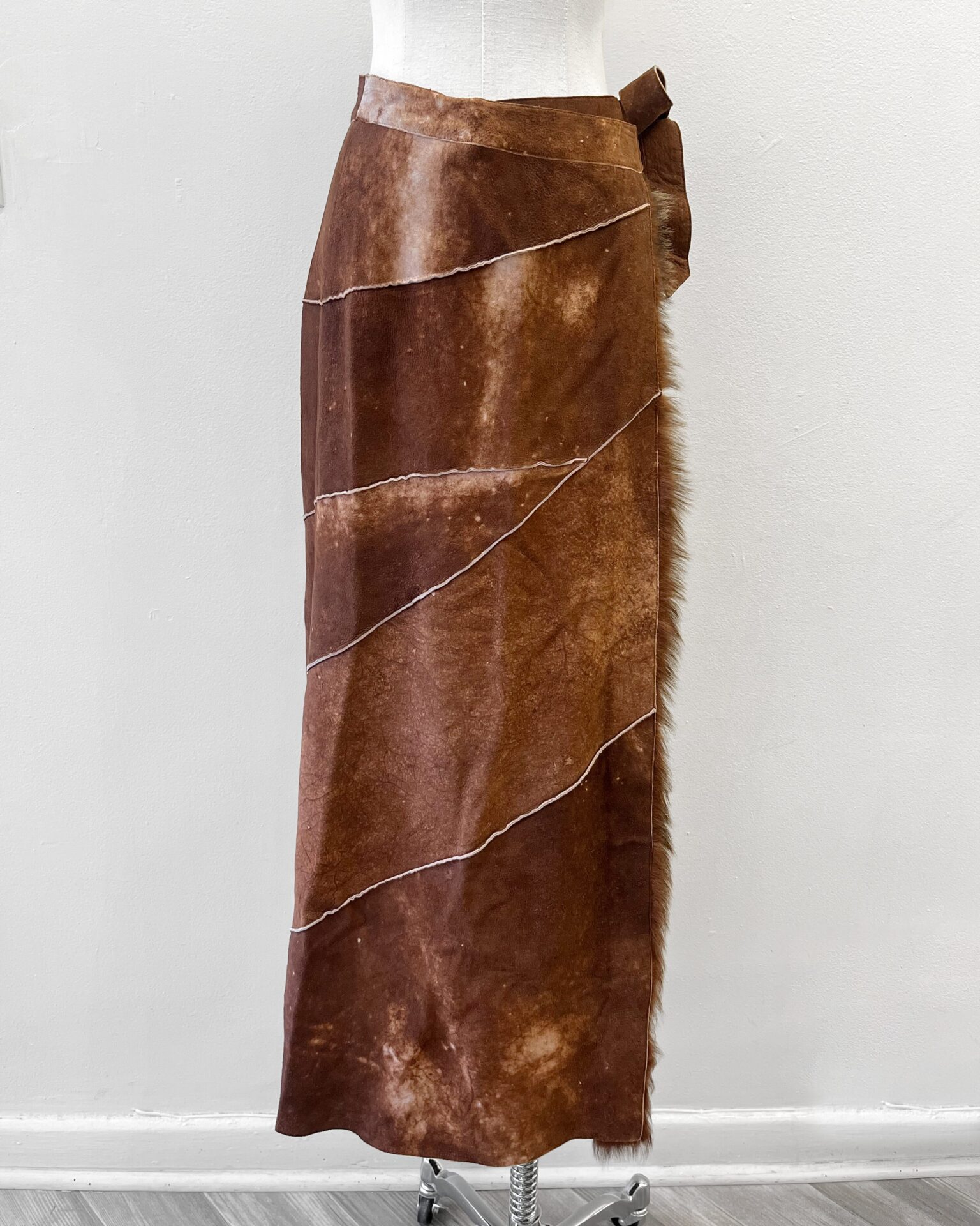 Fendi 1999 runway cocoa suede wrap skirt with fur trim