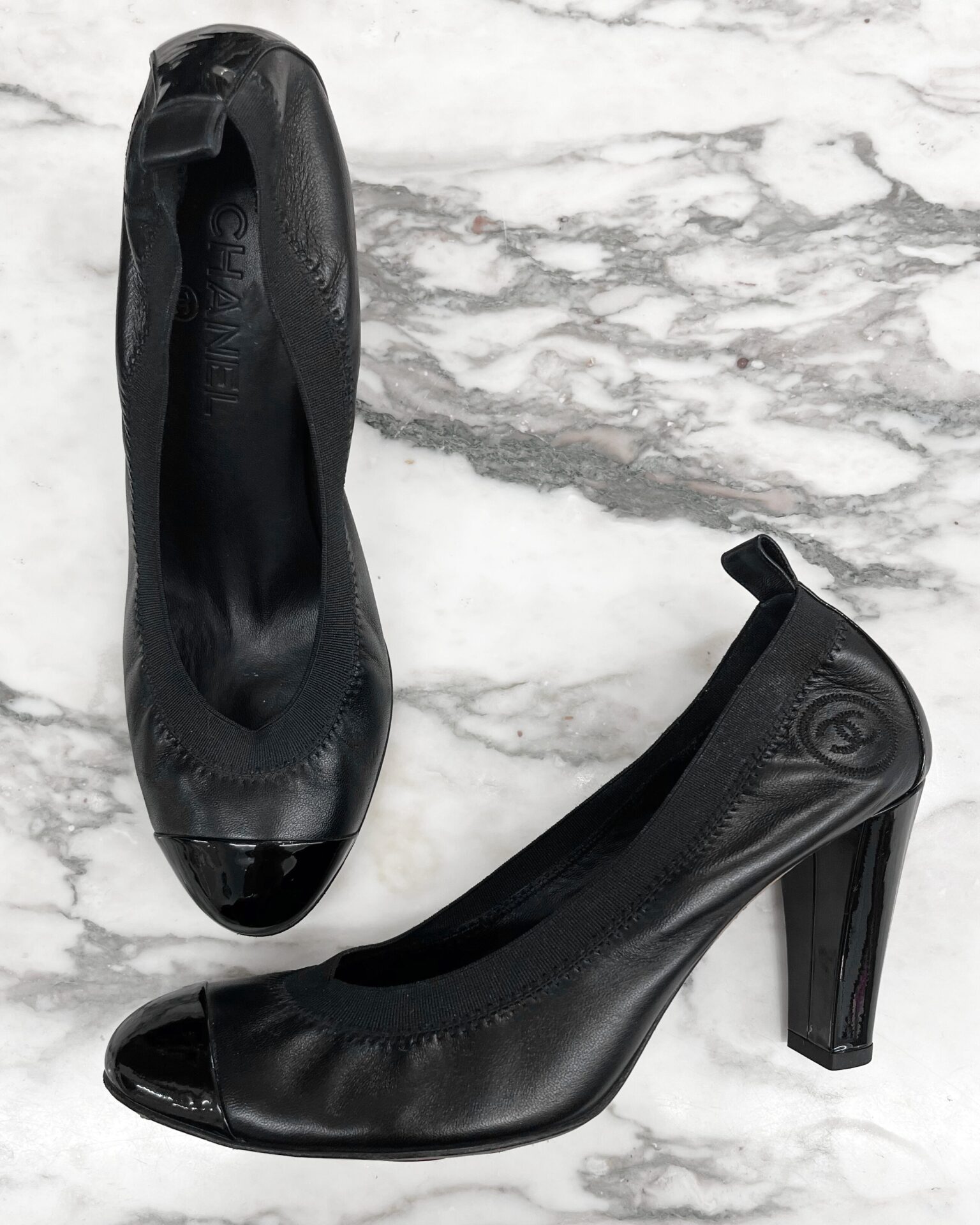 Chanel black leather scrunch ballet pumps